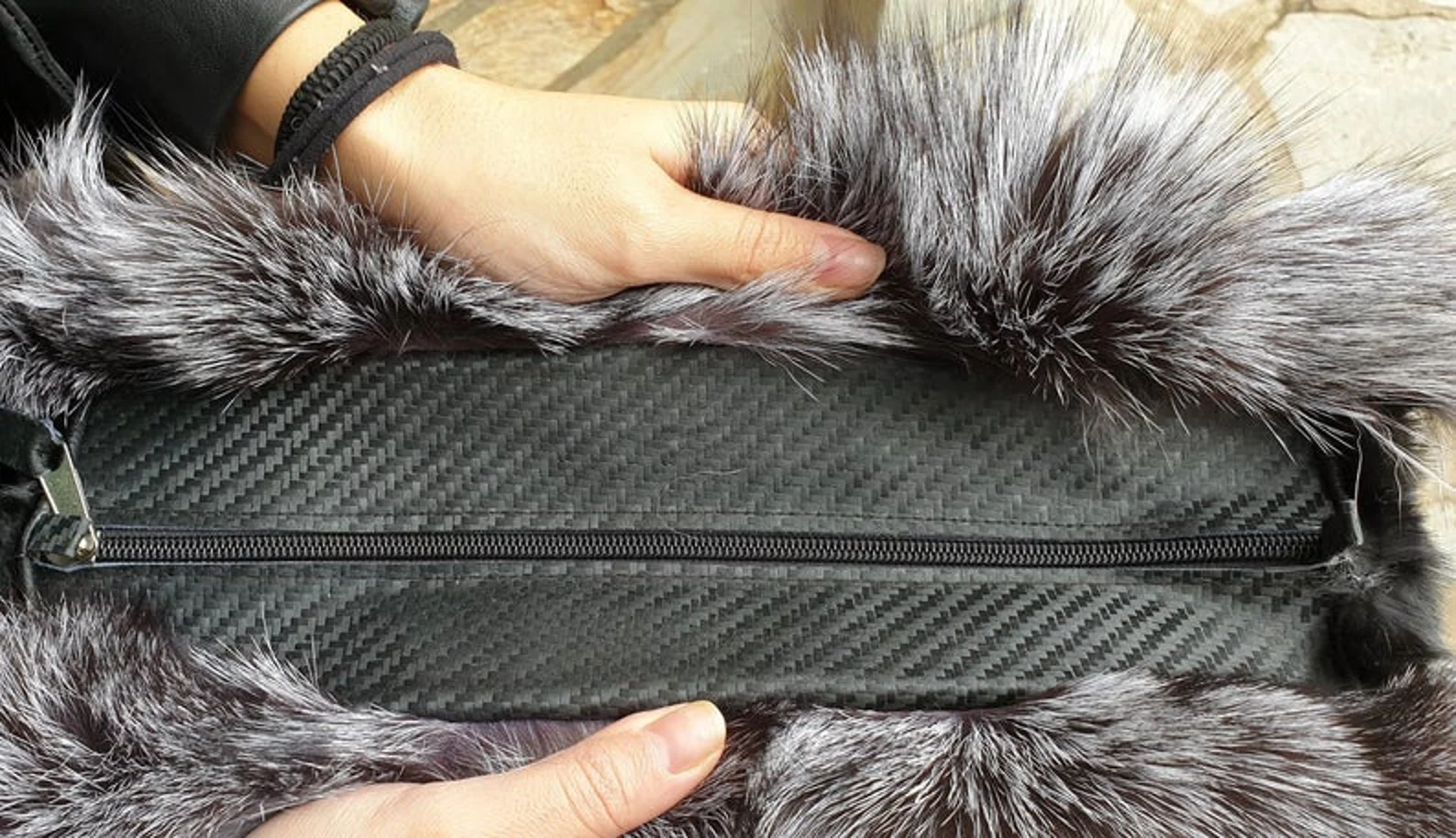 Real Fox - Rex Rabbit Fur Shoulder Bag with leather details in silver color - Image 6