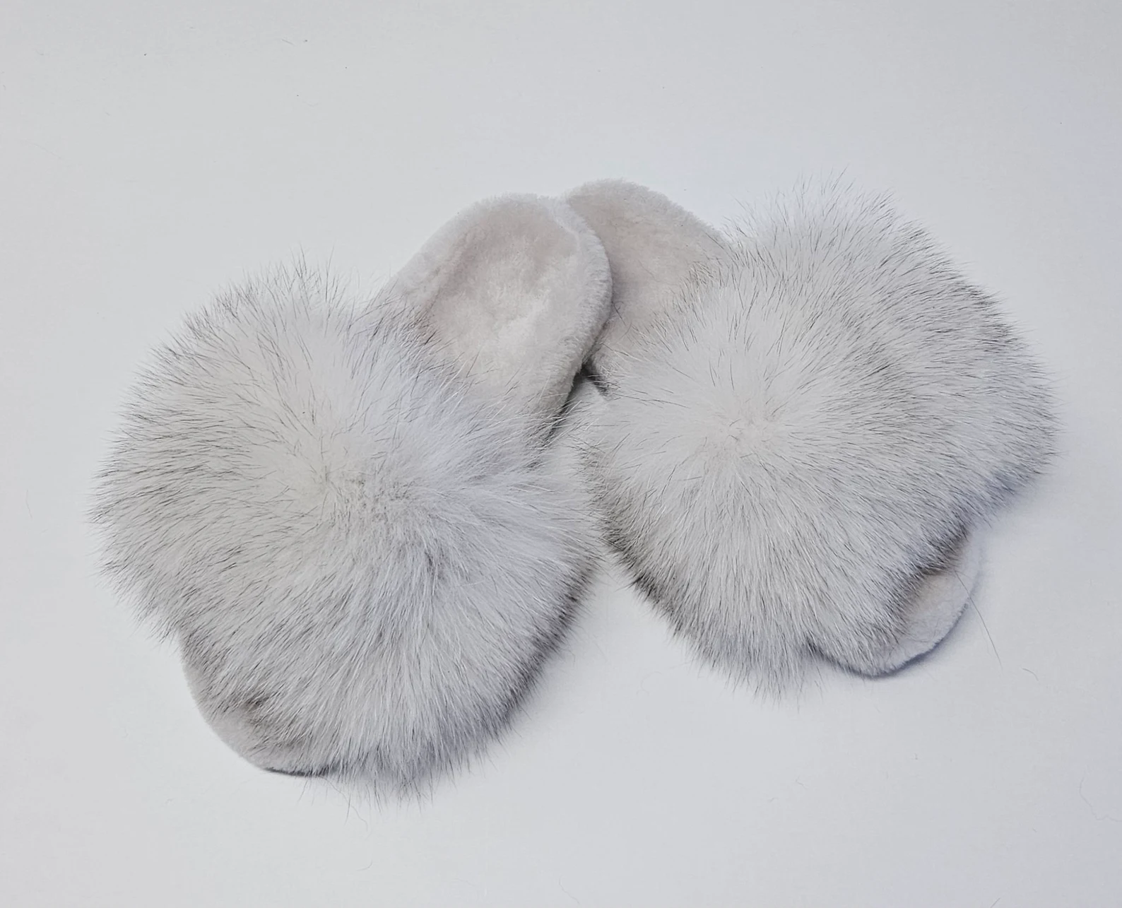 Real Fox - Sheepskin Fur Slippers in white color - Image 2