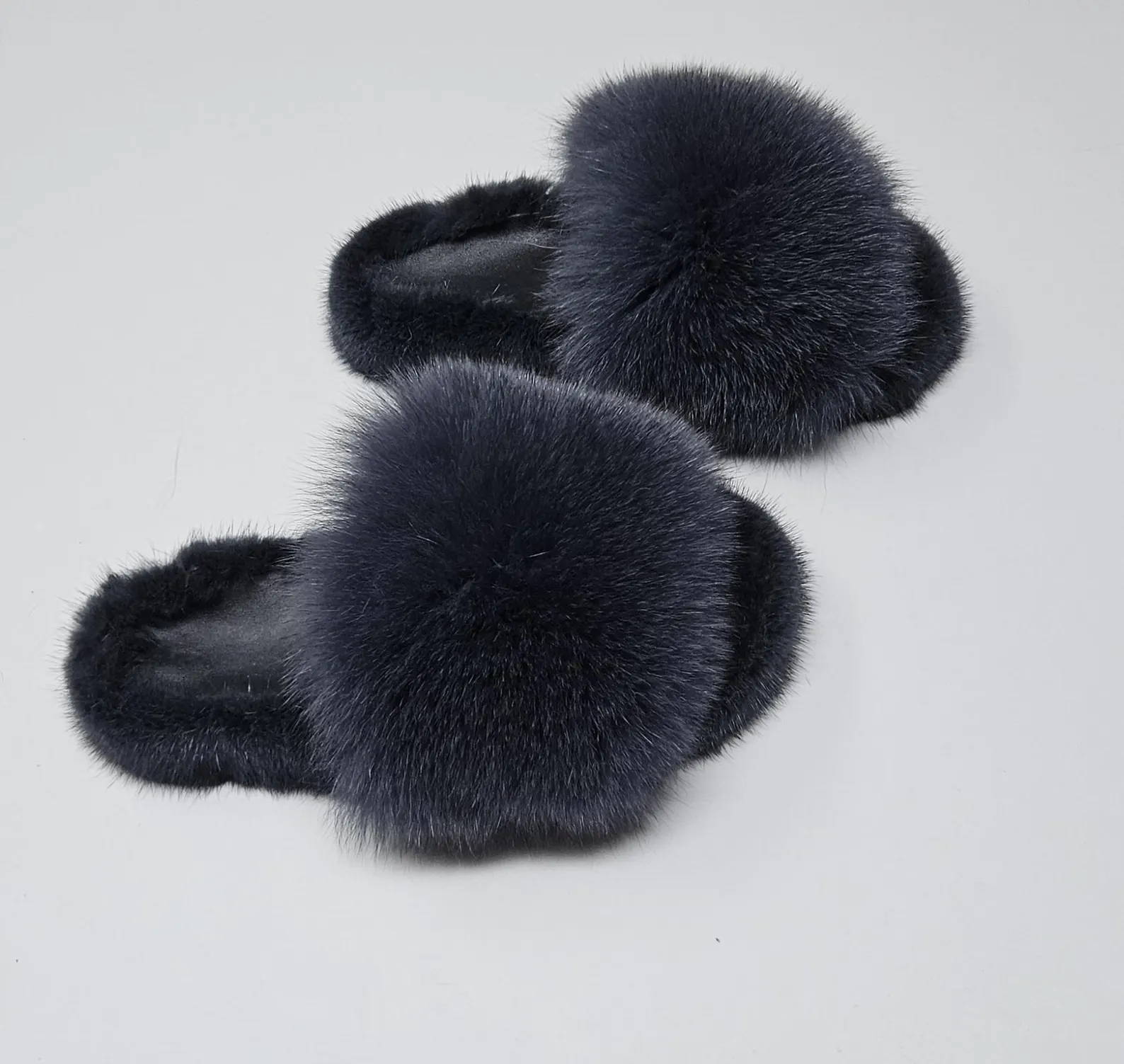 Real Fox - Mink Fur Slippers in black color - Image 2