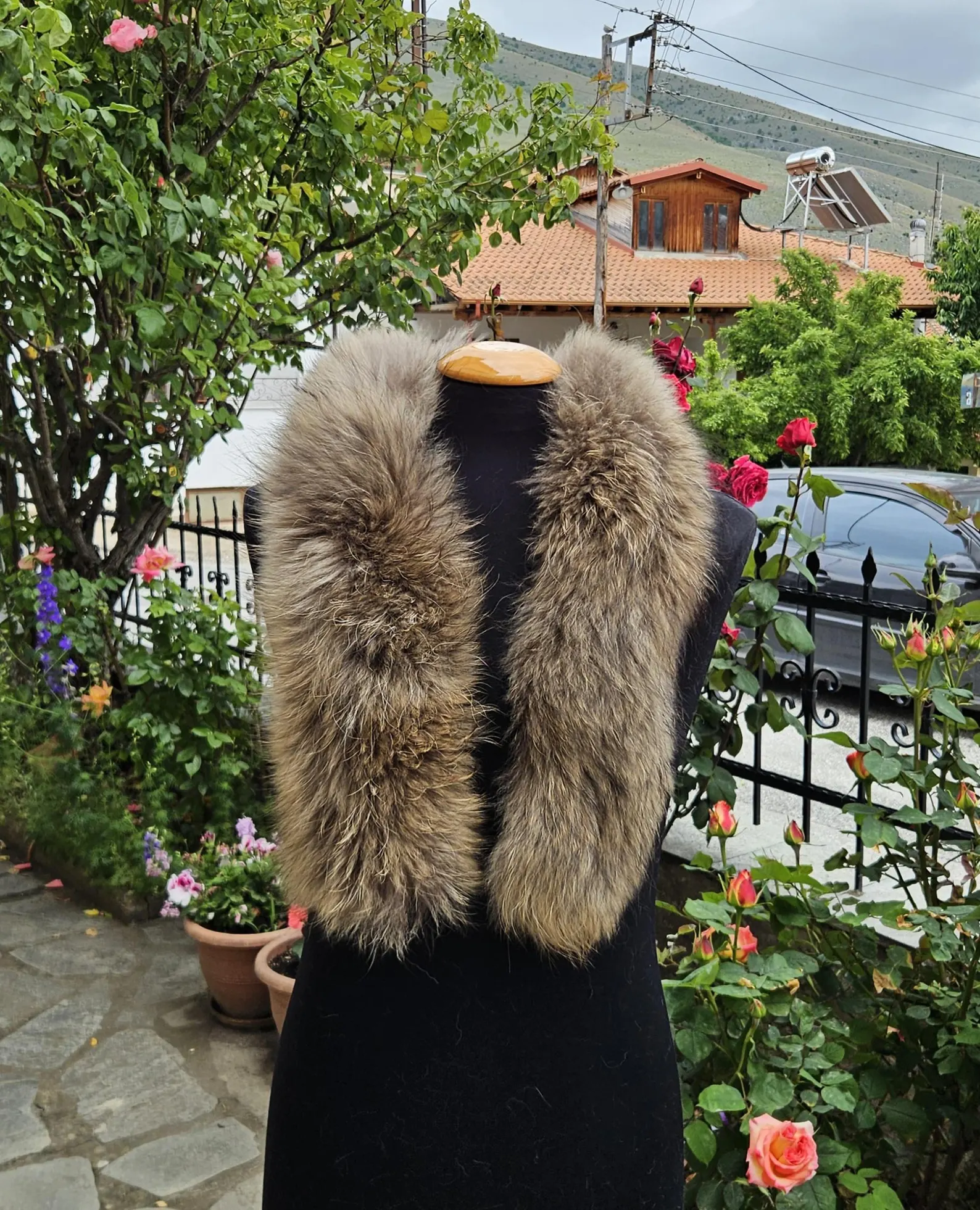 Real Fin Raccoon Fur Trim Hood - Image 4