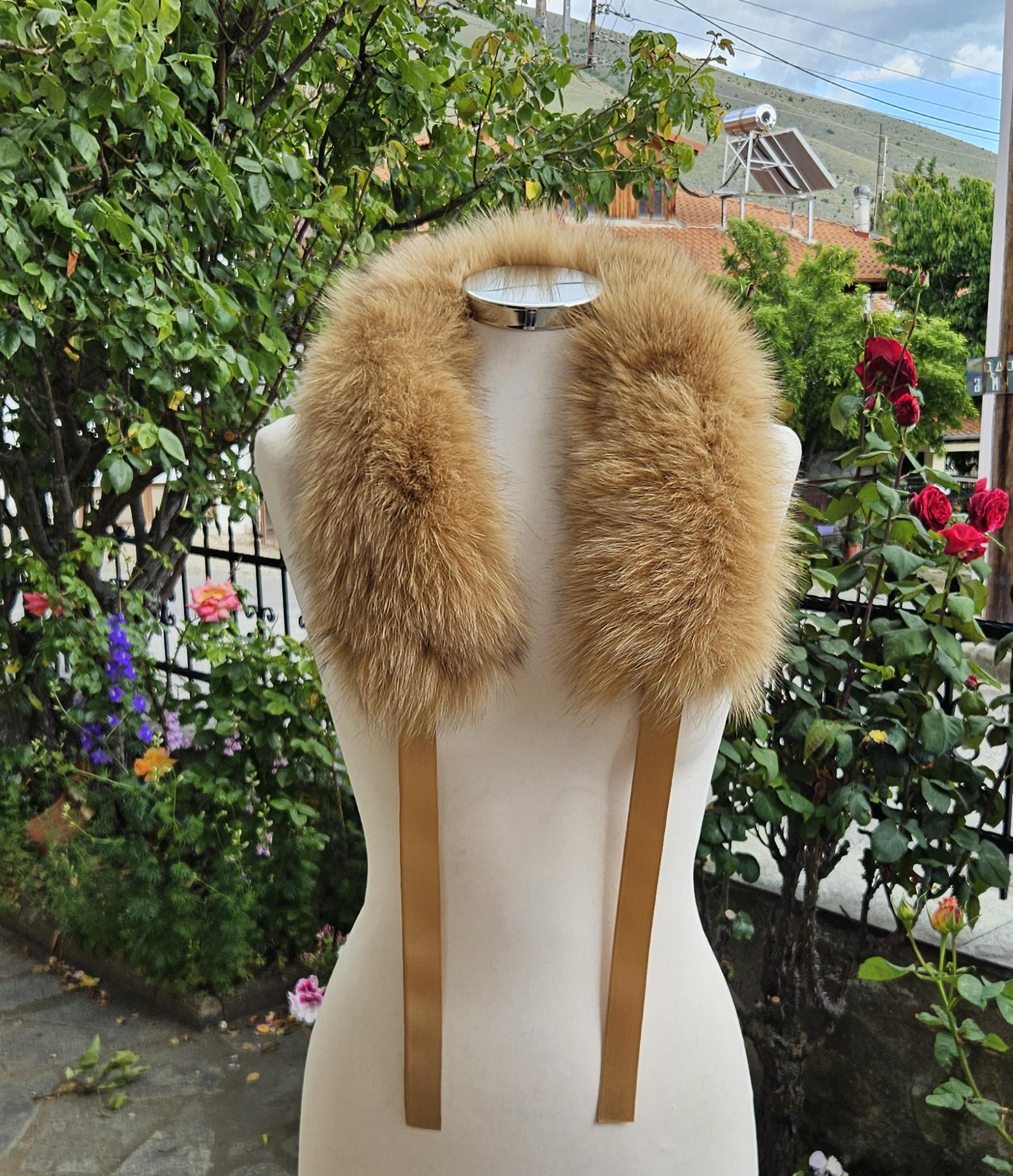 Real Fox Fur Collar with ribbon in beige color - Image 4
