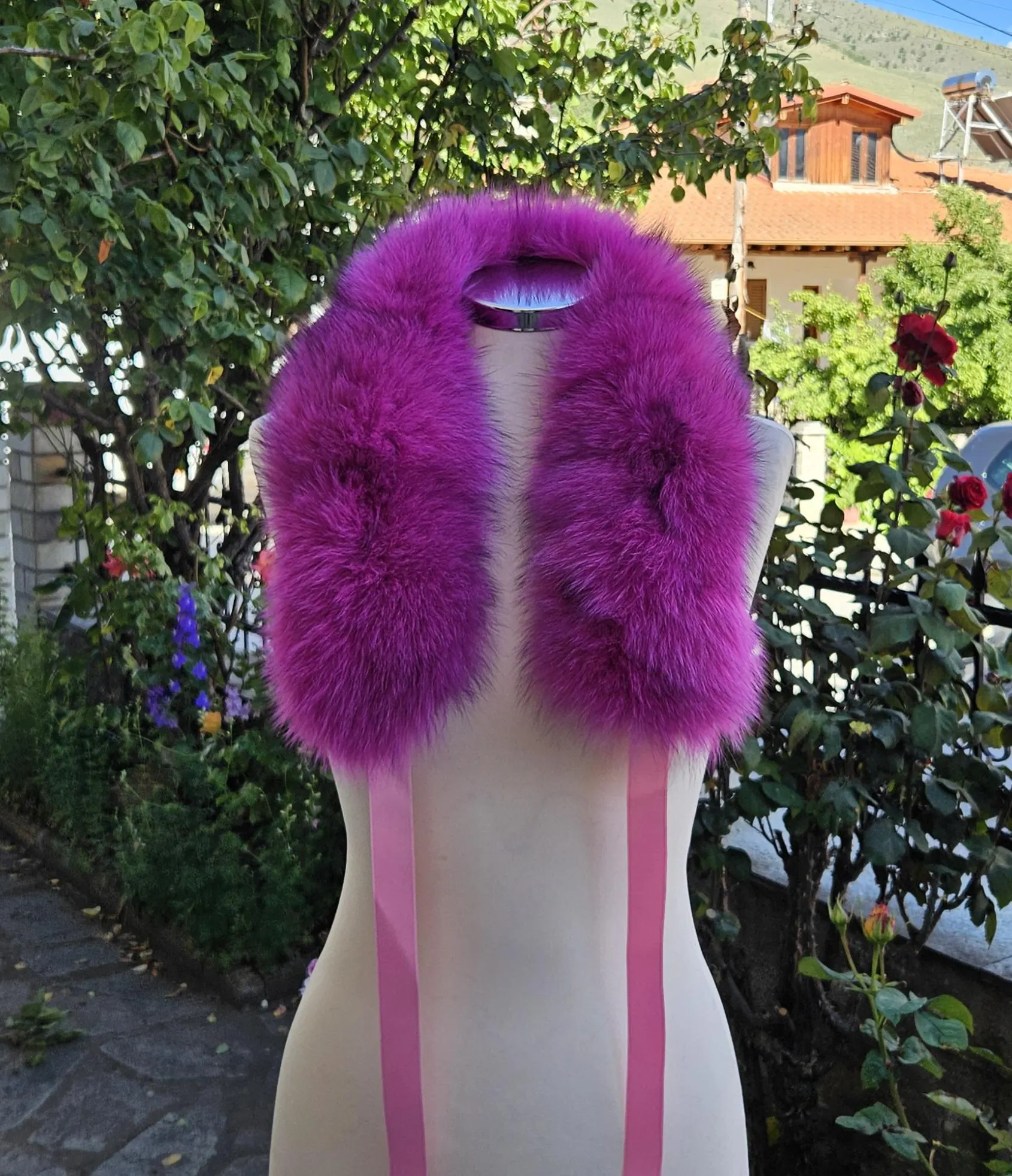 Real Fox Fur Collar with ribbon in fuchsia color - Image 4