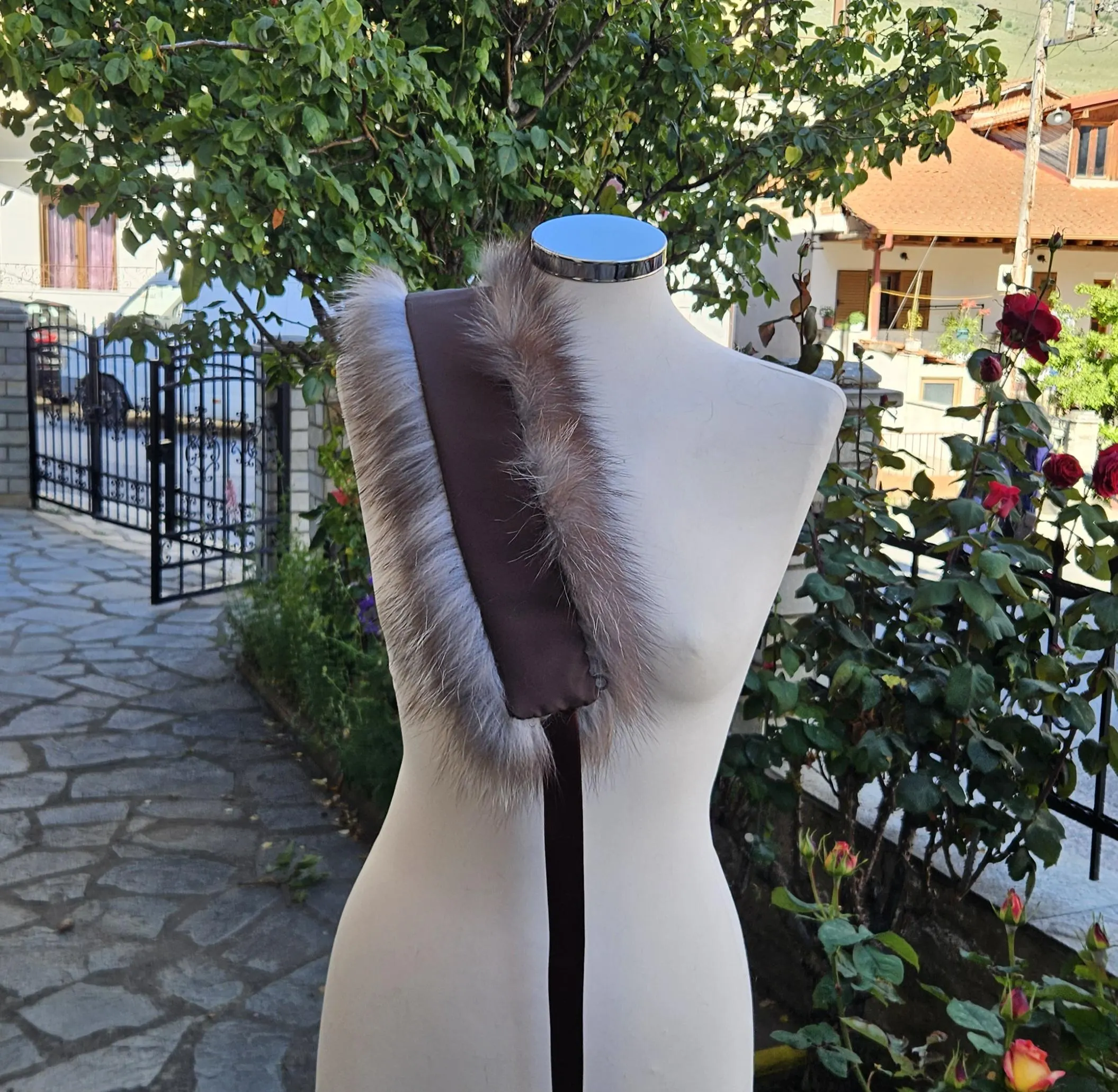 Real Fox Fur Collar with ribbon in crystal color - Image 6