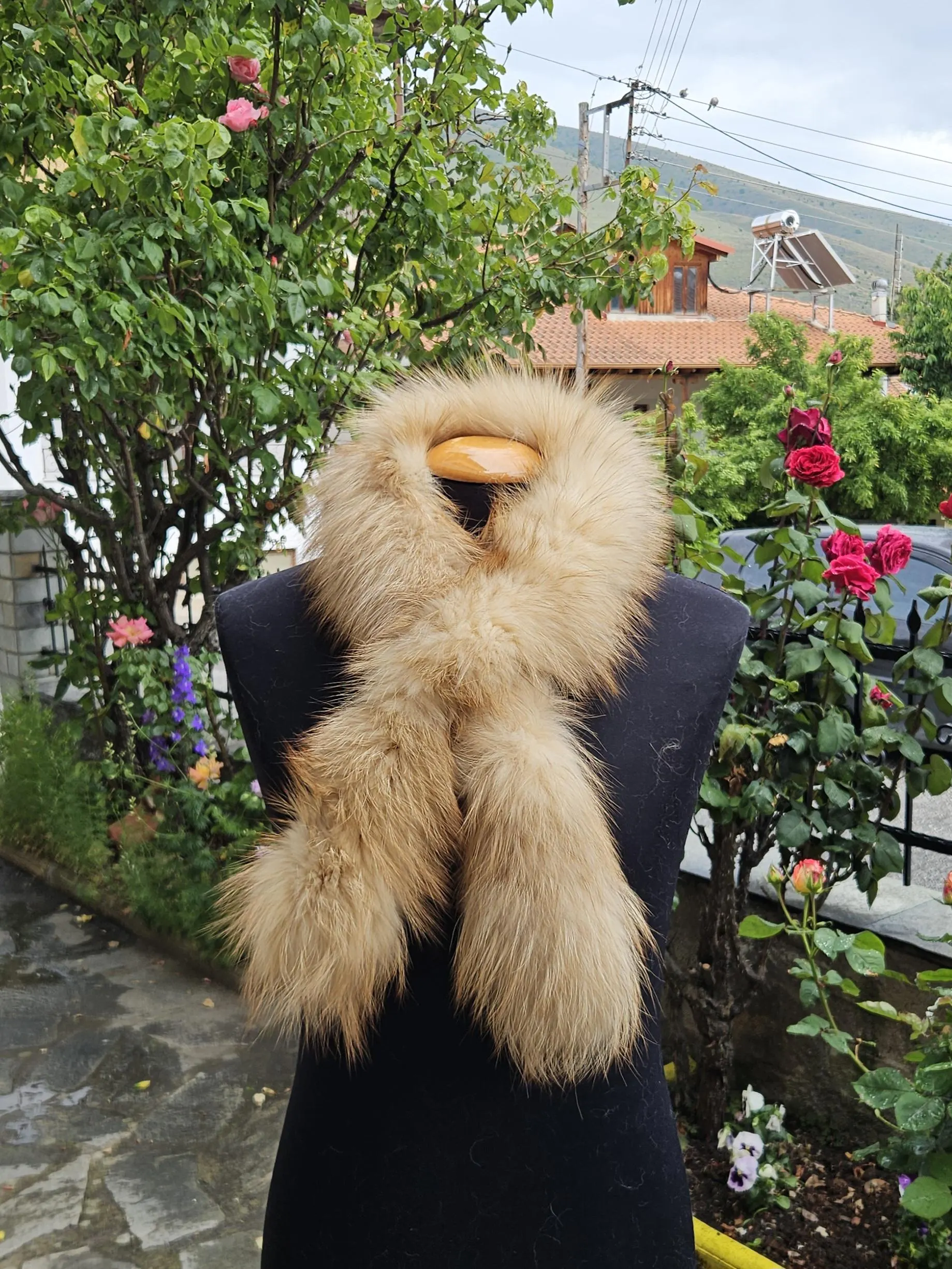 Real Fur Fox Scarf in beige color