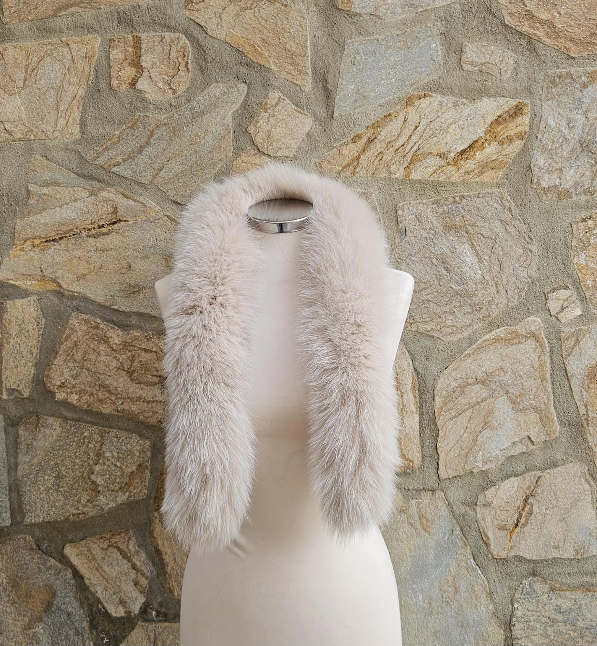Real Fur Fox Scarf in beige color - Image 3