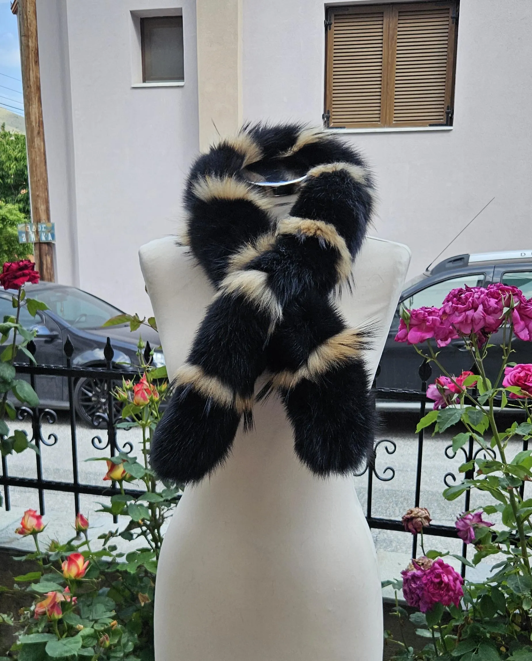 Real Fur Fox Scarf in black and beige color