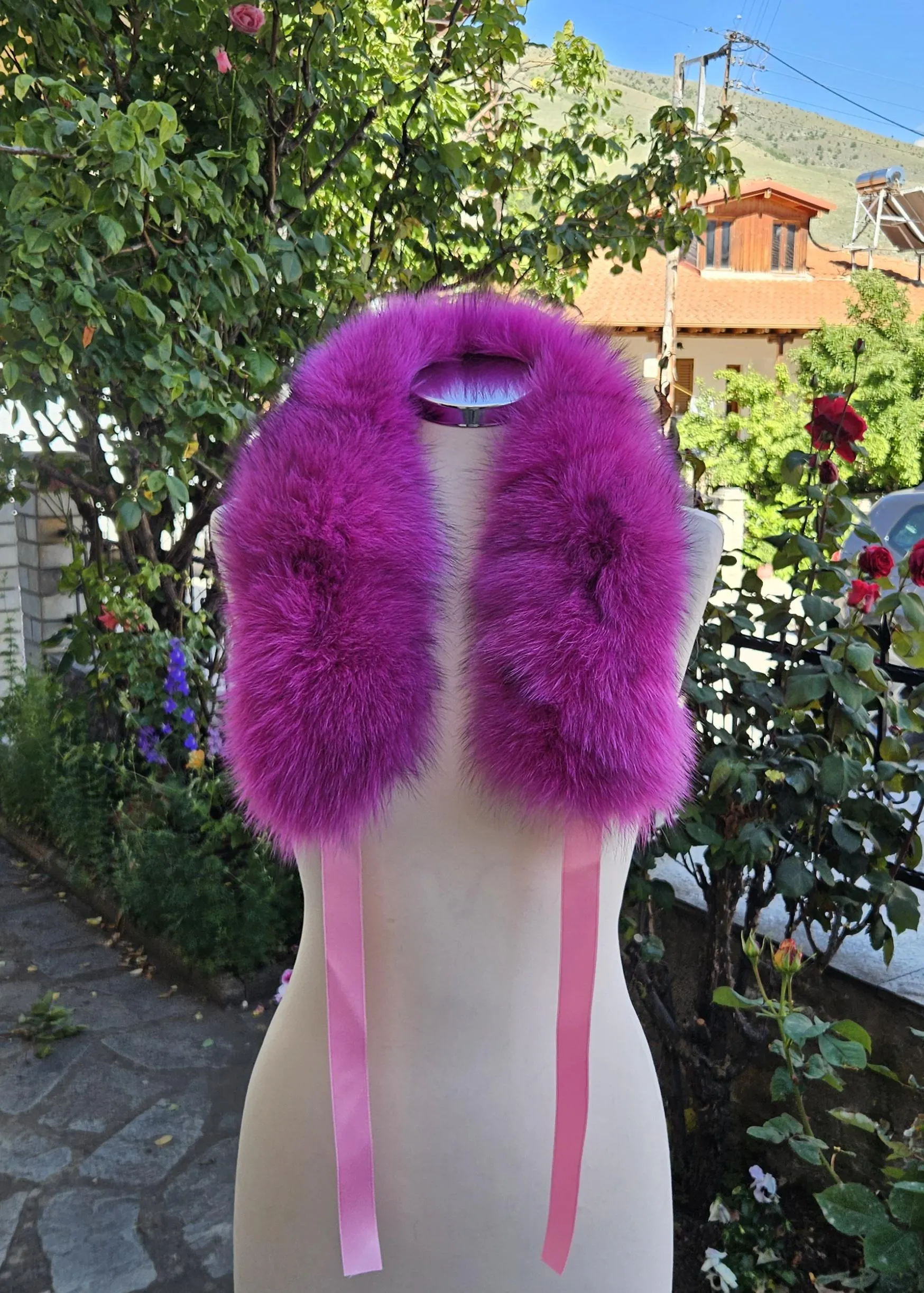 Real Fox Fur Collar with ribbon in fuchsia color - Image 3