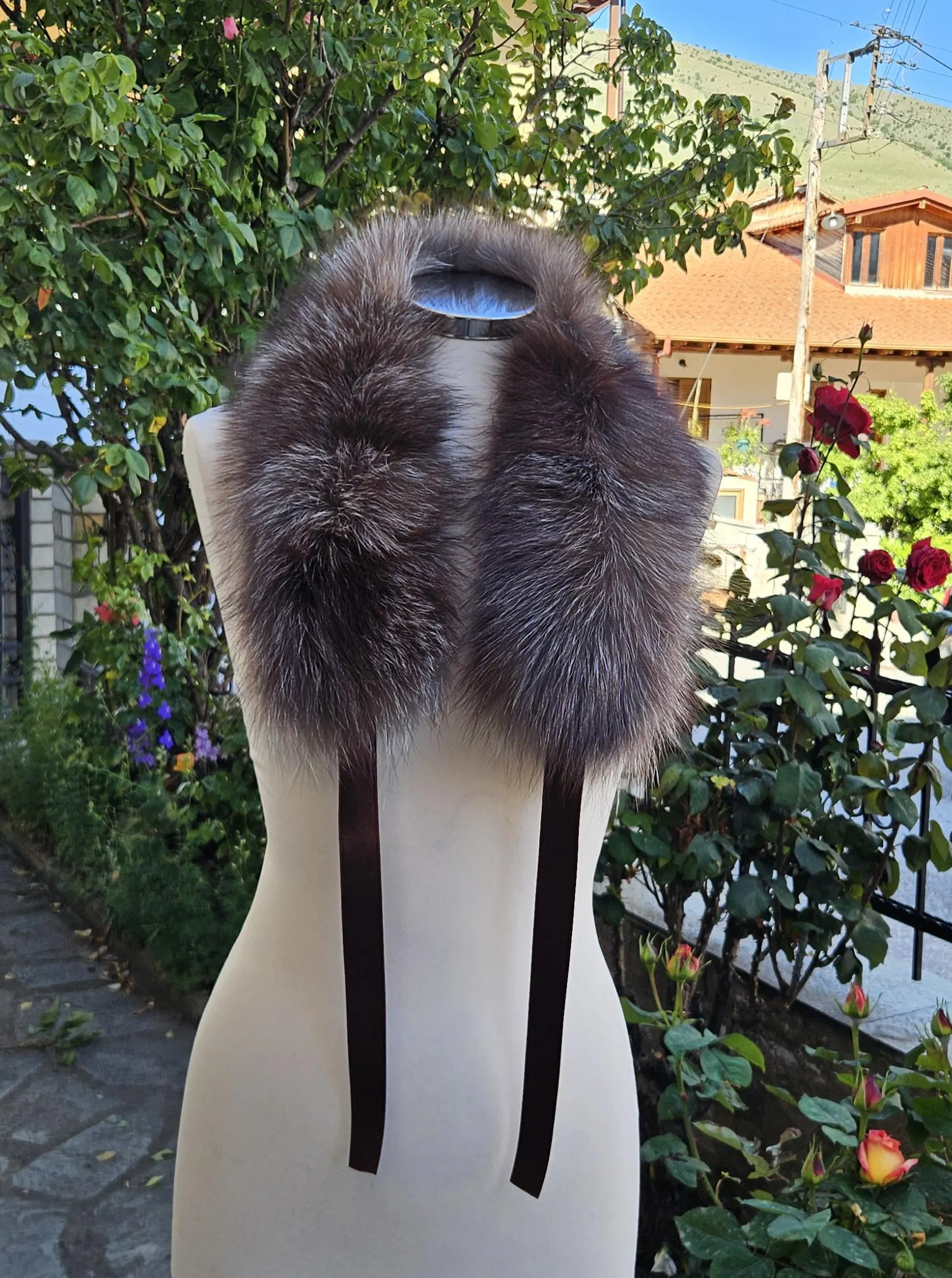 Real Fox Fur Collar with ribbon in crystal color - Image 4