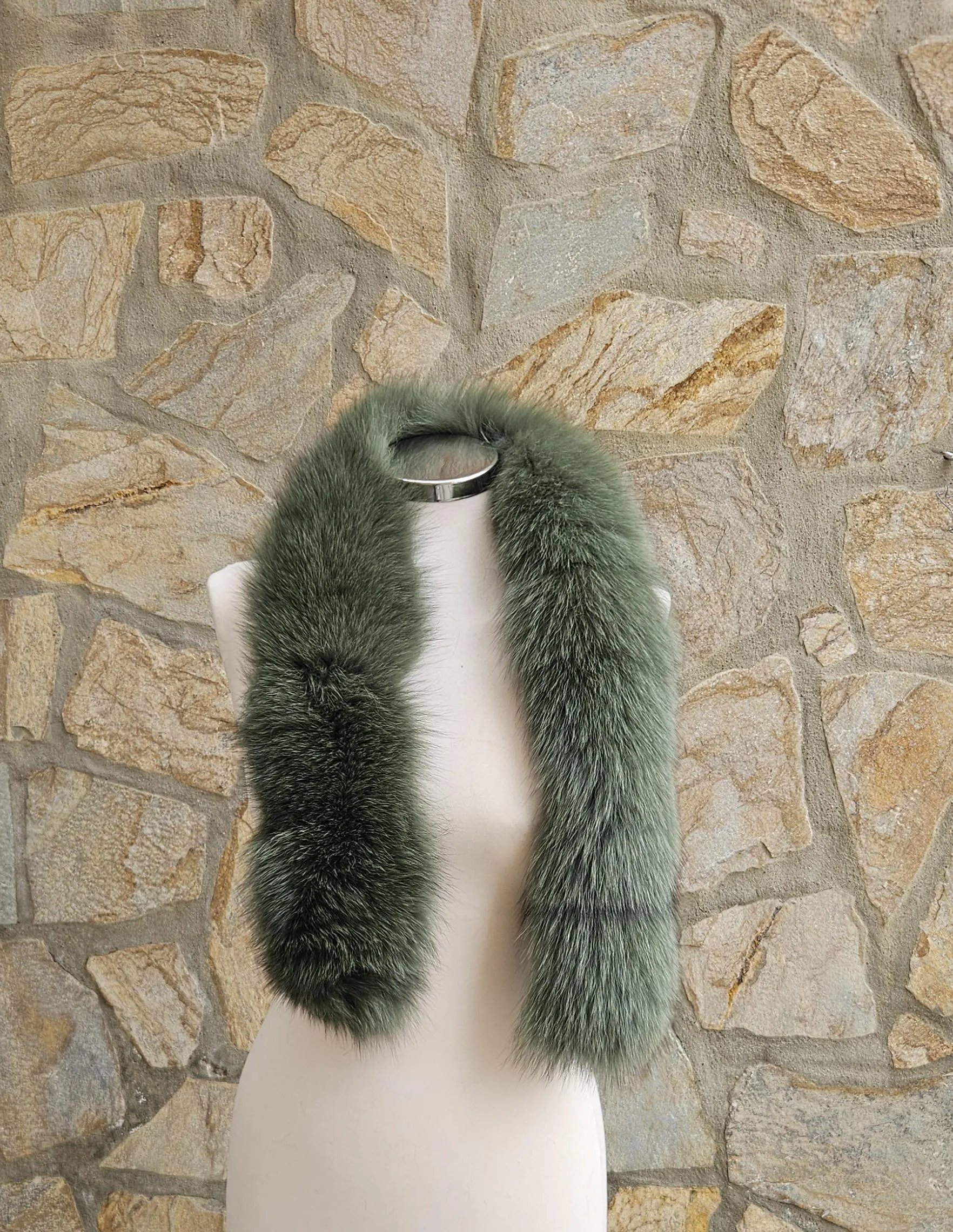 Real Fur Fox Scarf in green color - Image 3