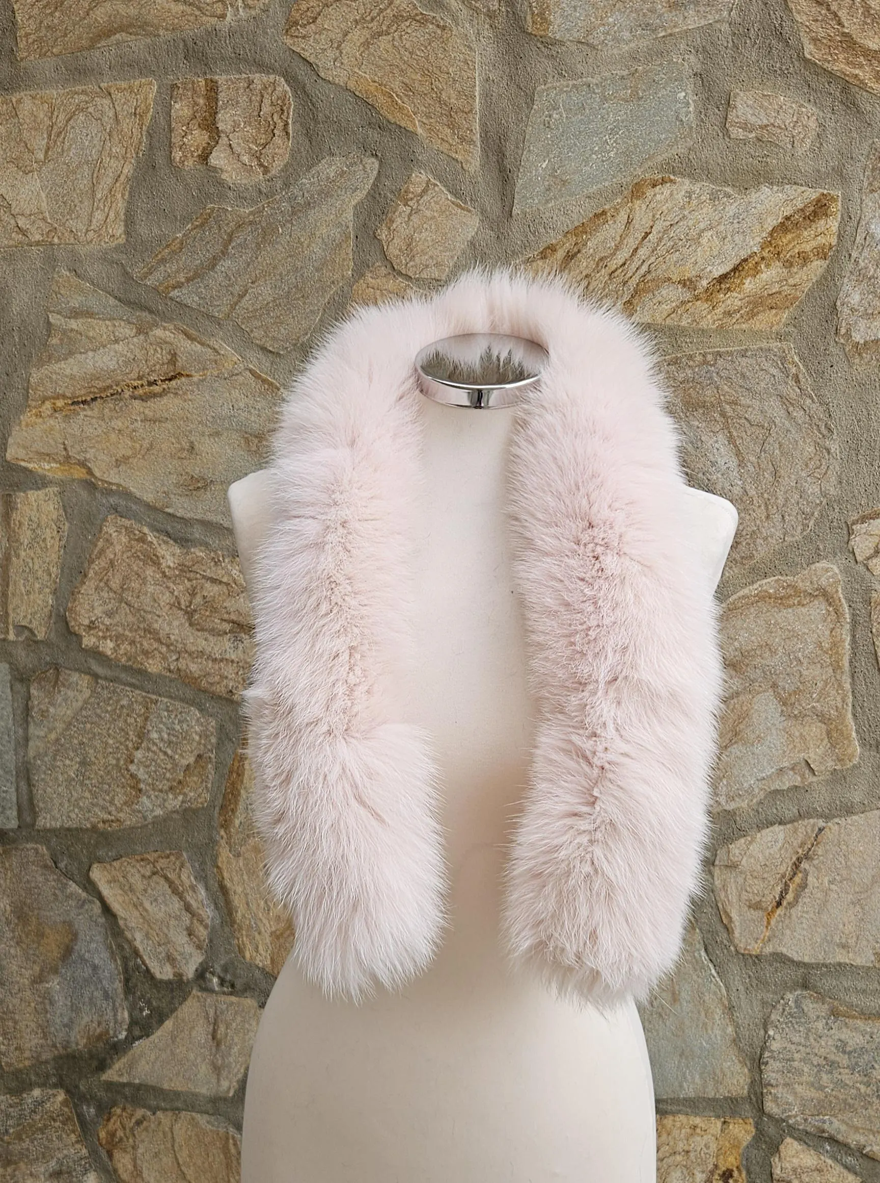 Real Fur Fox Scarf in pink color - Image 3
