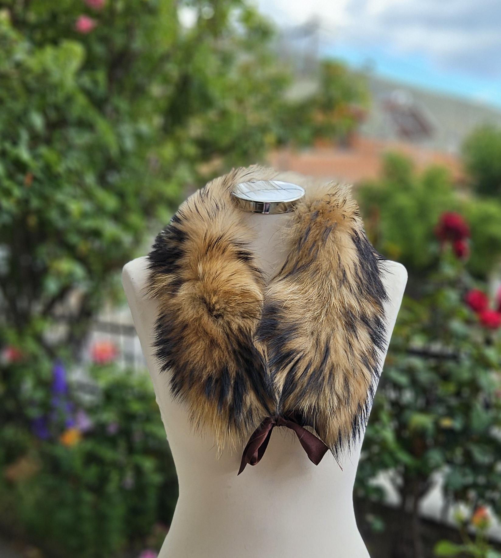 Real Fin Raccoon Fur Collar with ribbon
