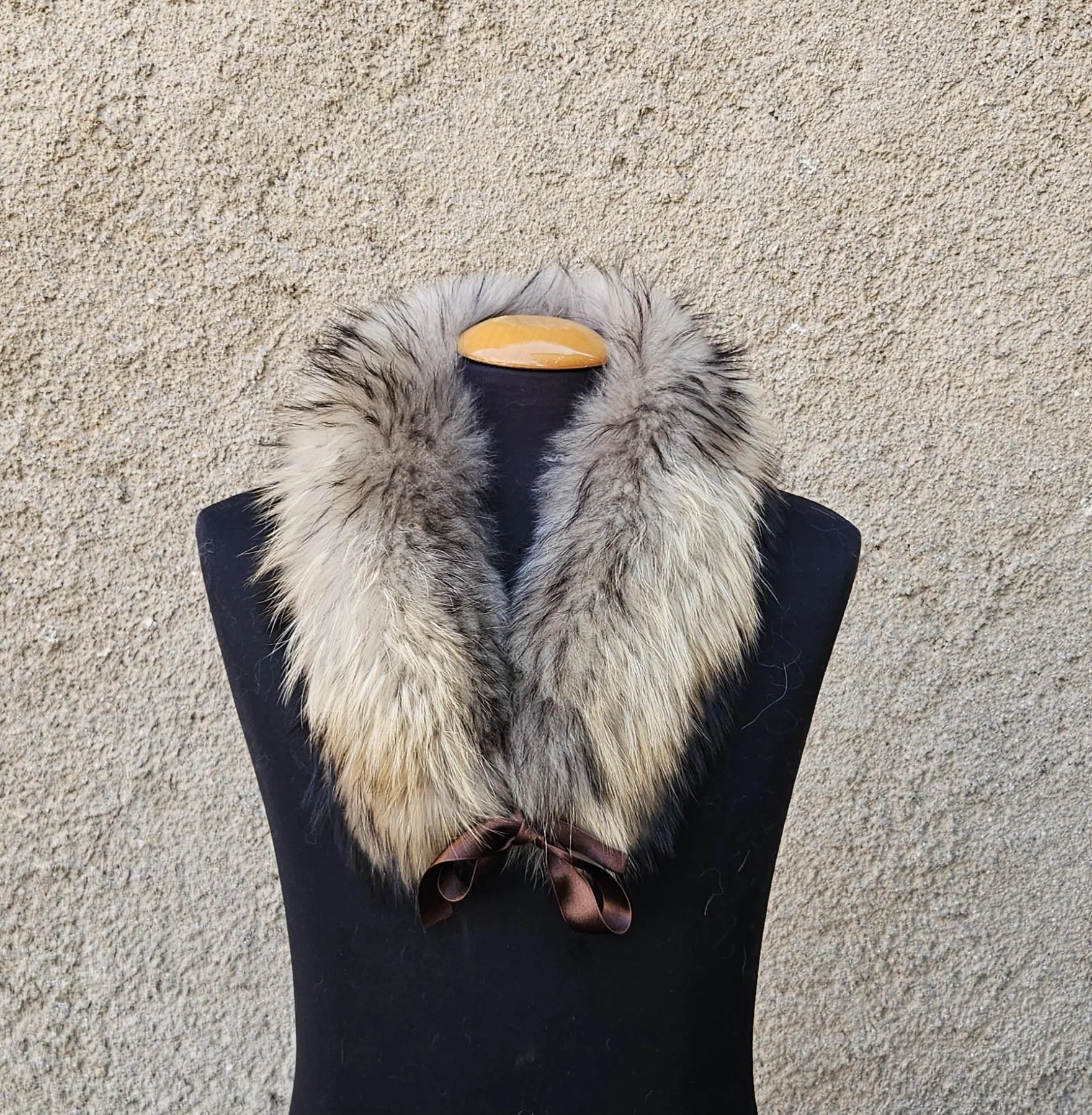 Real Fin Raccoon Fur Collar with ribbon