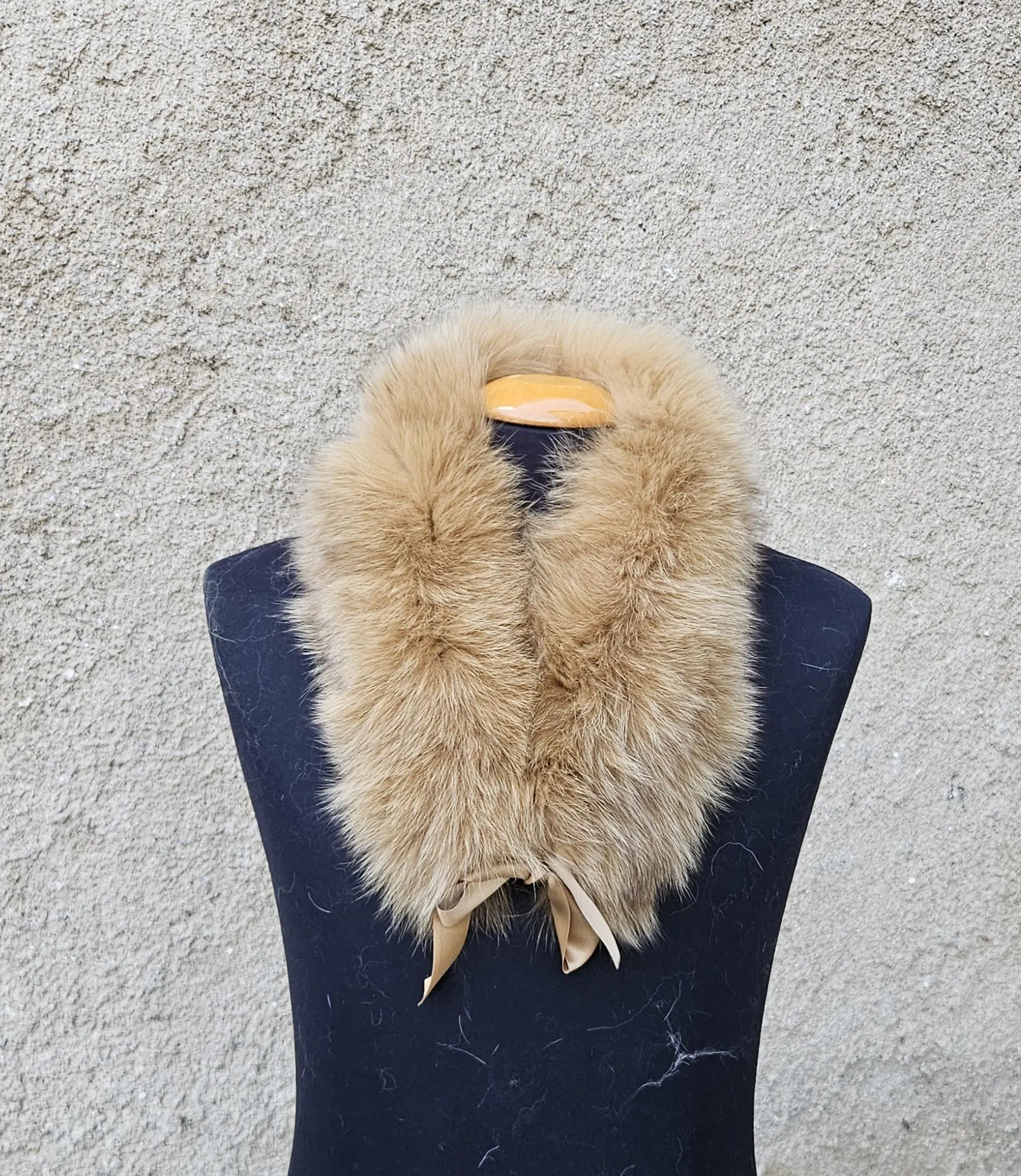Real Fox Fur Collar with ribbon in beige color - Image 3