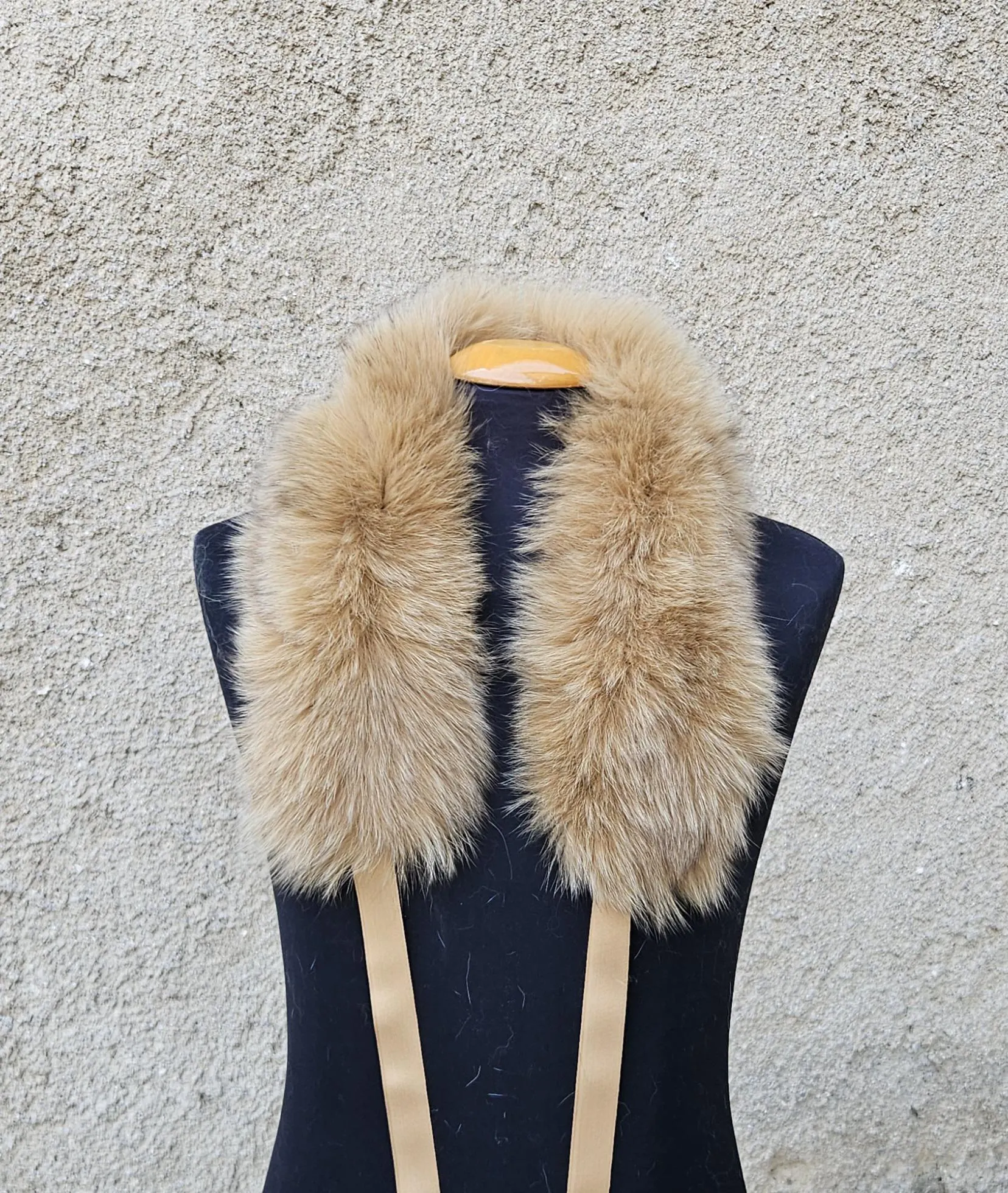 Real Fox Fur Collar with ribbon in beige color - Image 4