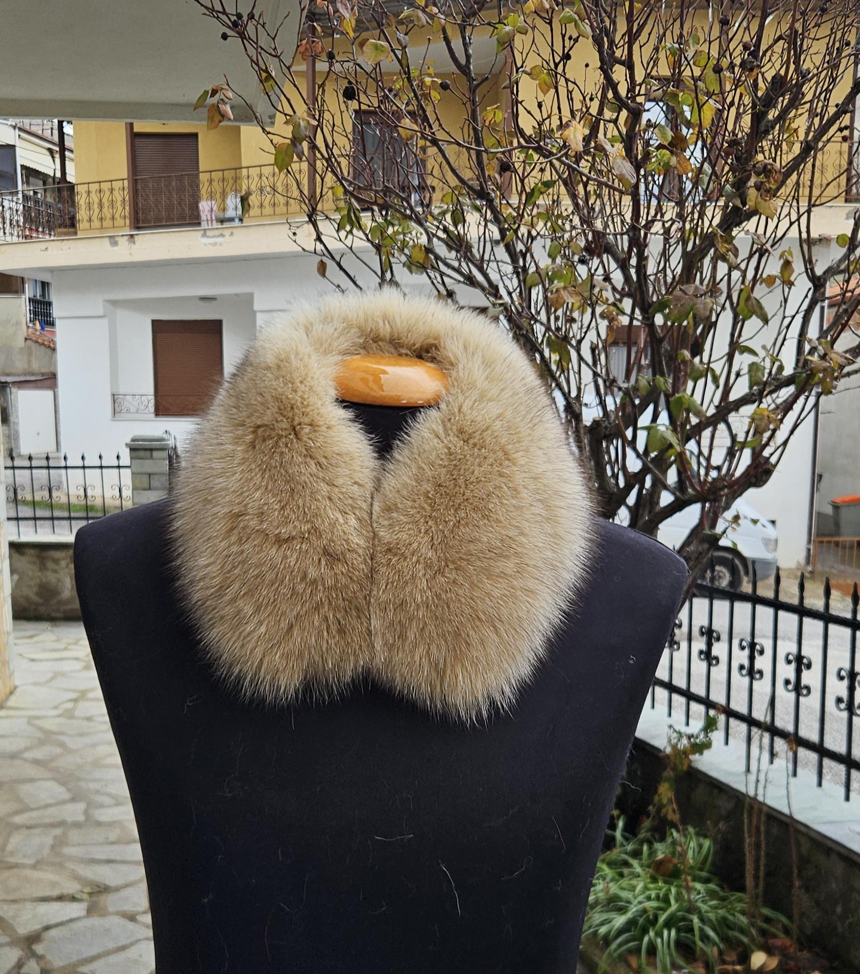 Real Fox Fur Collar in beige color