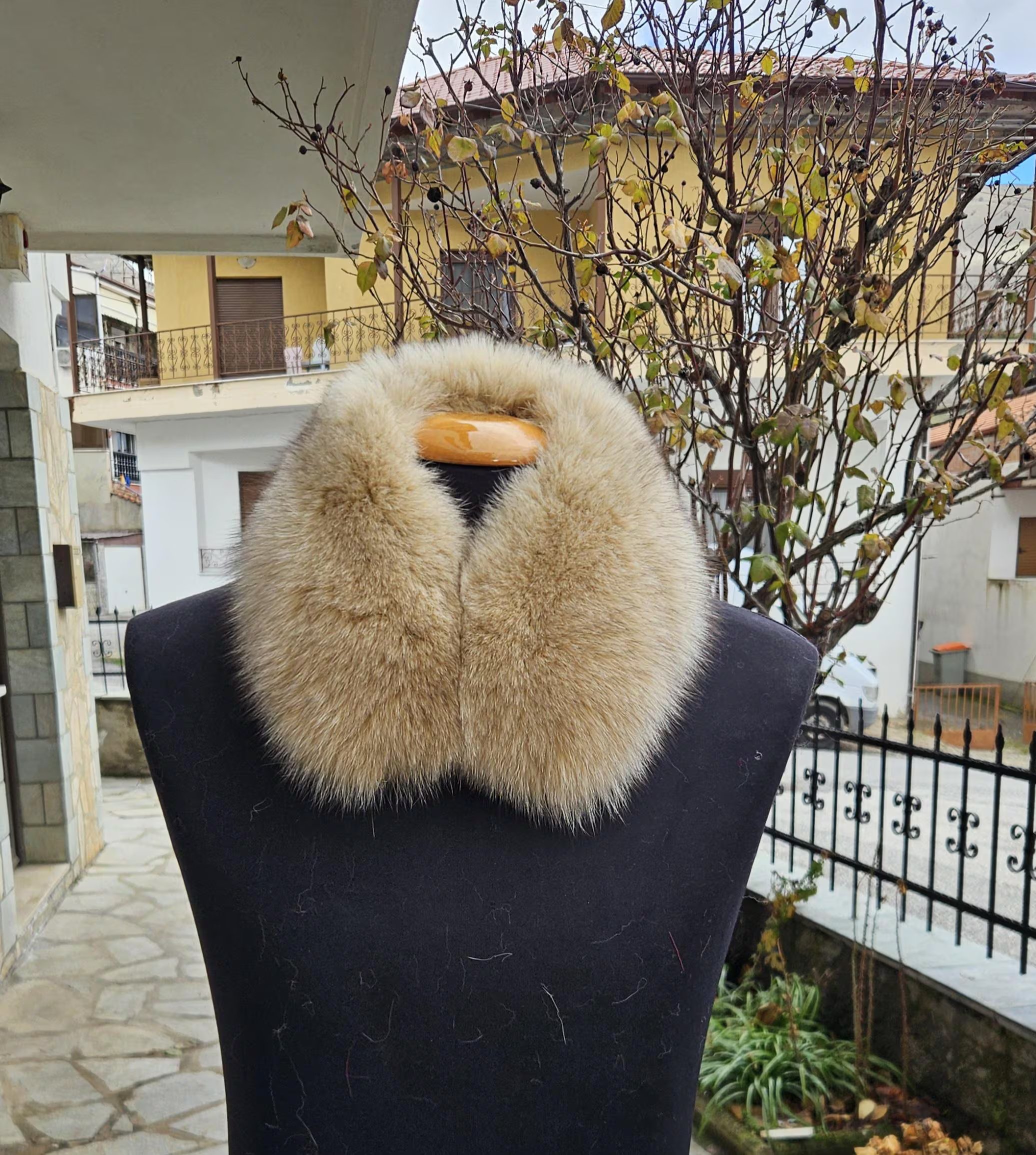 Real Fox Fur Collar in beige color - Image 3