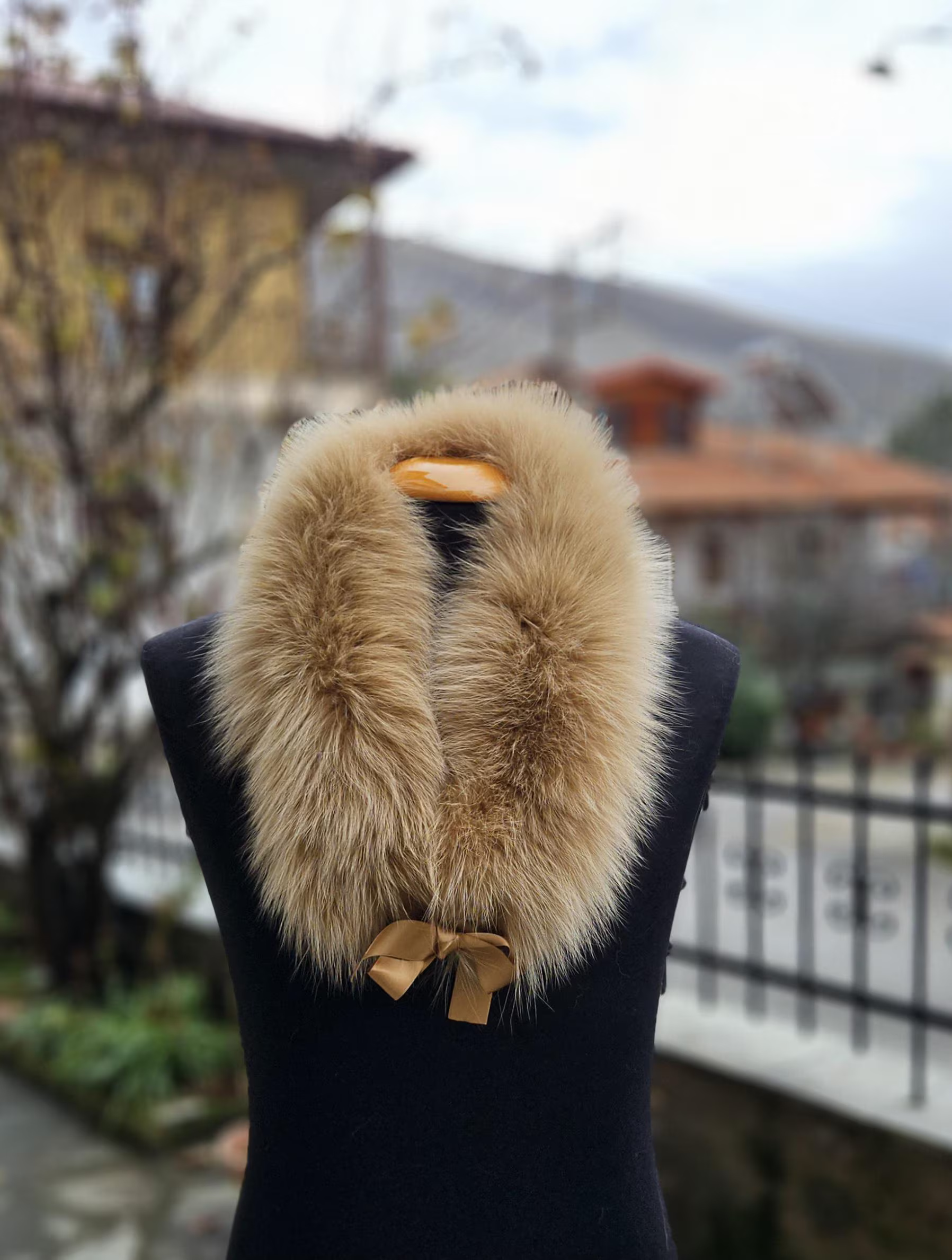Real Fox Fur Collar with ribbon in beige color - Image 3