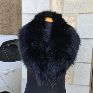 Real Fin Raccoon Fur Collar in black color