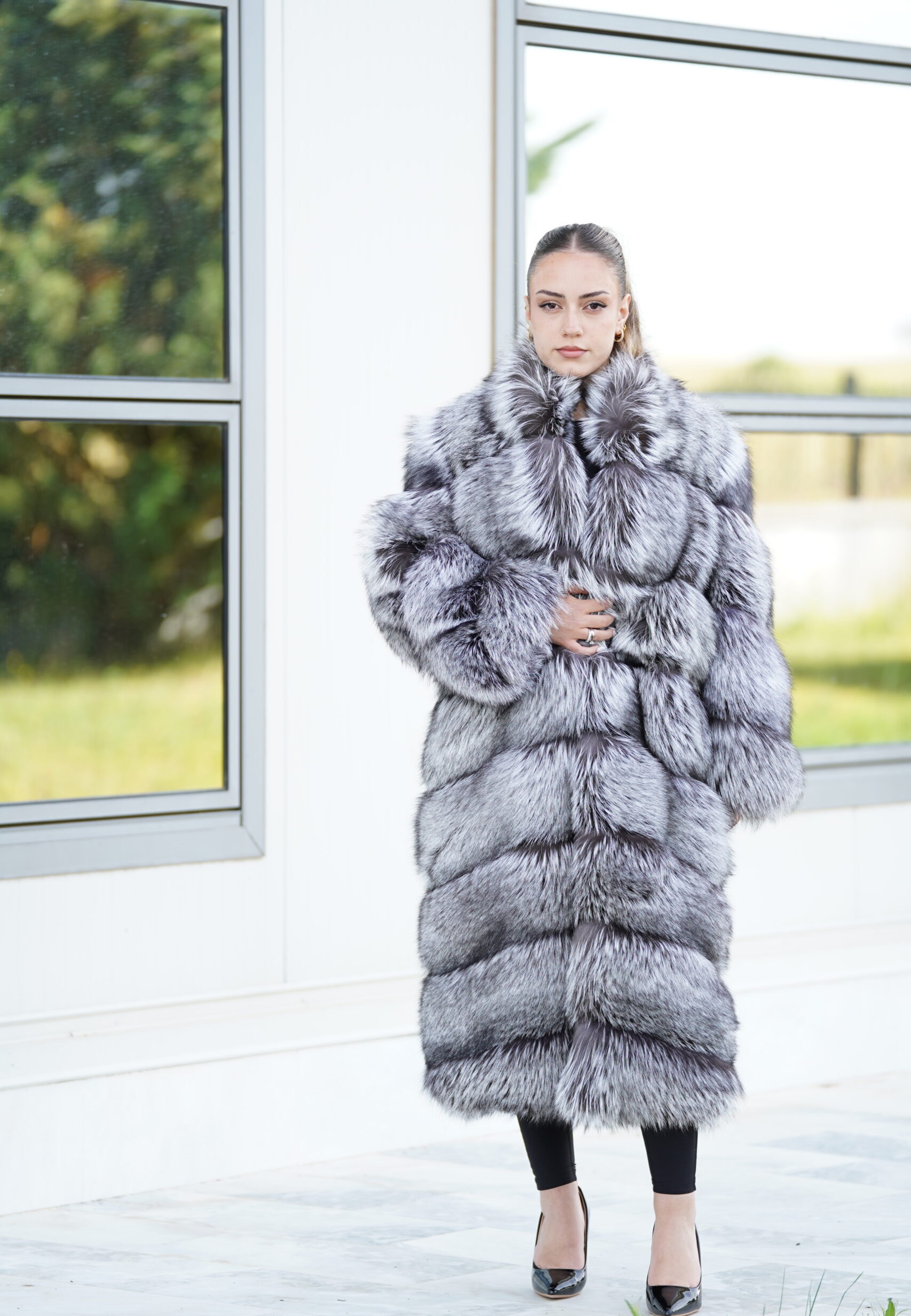 Elevate Your Winter Wardrobe with Real Fox Fur Coat, Women’s Elegant Outerwear