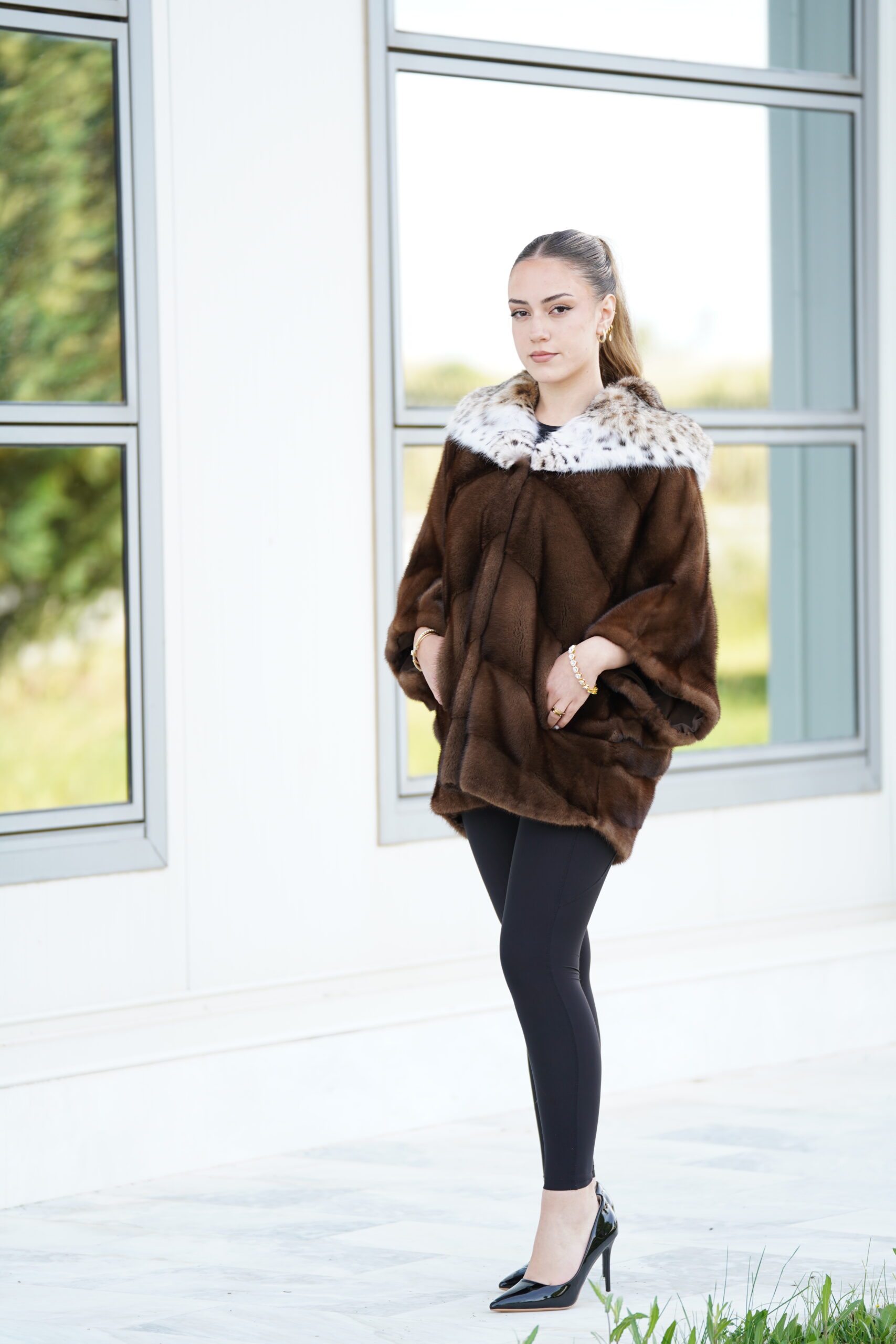 Elevate Your Winter Wardrobe with Real Mink Fur Coat with Bobcat Fur, Women’s Elegant Outerwear - Image 4