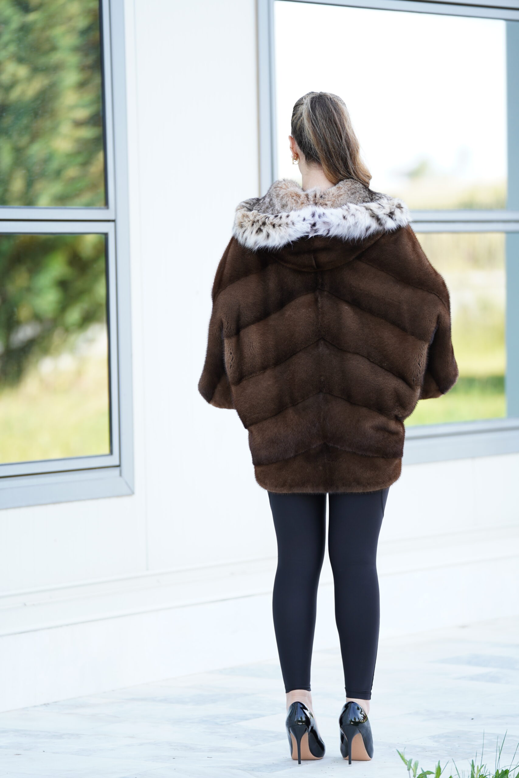 Elevate Your Winter Wardrobe with Real Mink Fur Coat with Bobcat Fur, Women’s Elegant Outerwear - Image 5