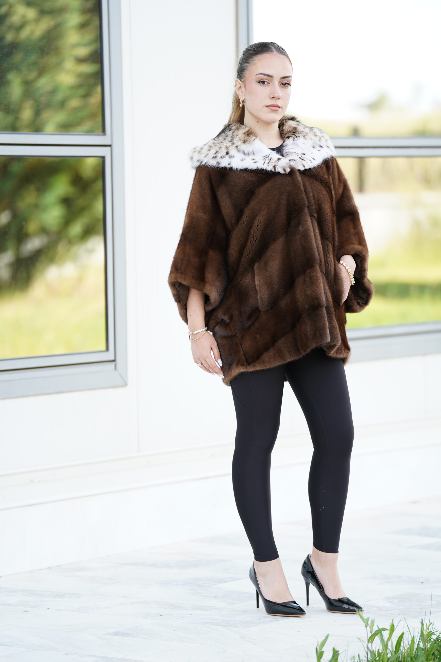 Elevate Your Winter Wardrobe with Real Mink Fur Coat with Bobcat Fur, Women’s Elegant Outerwear - Image 7