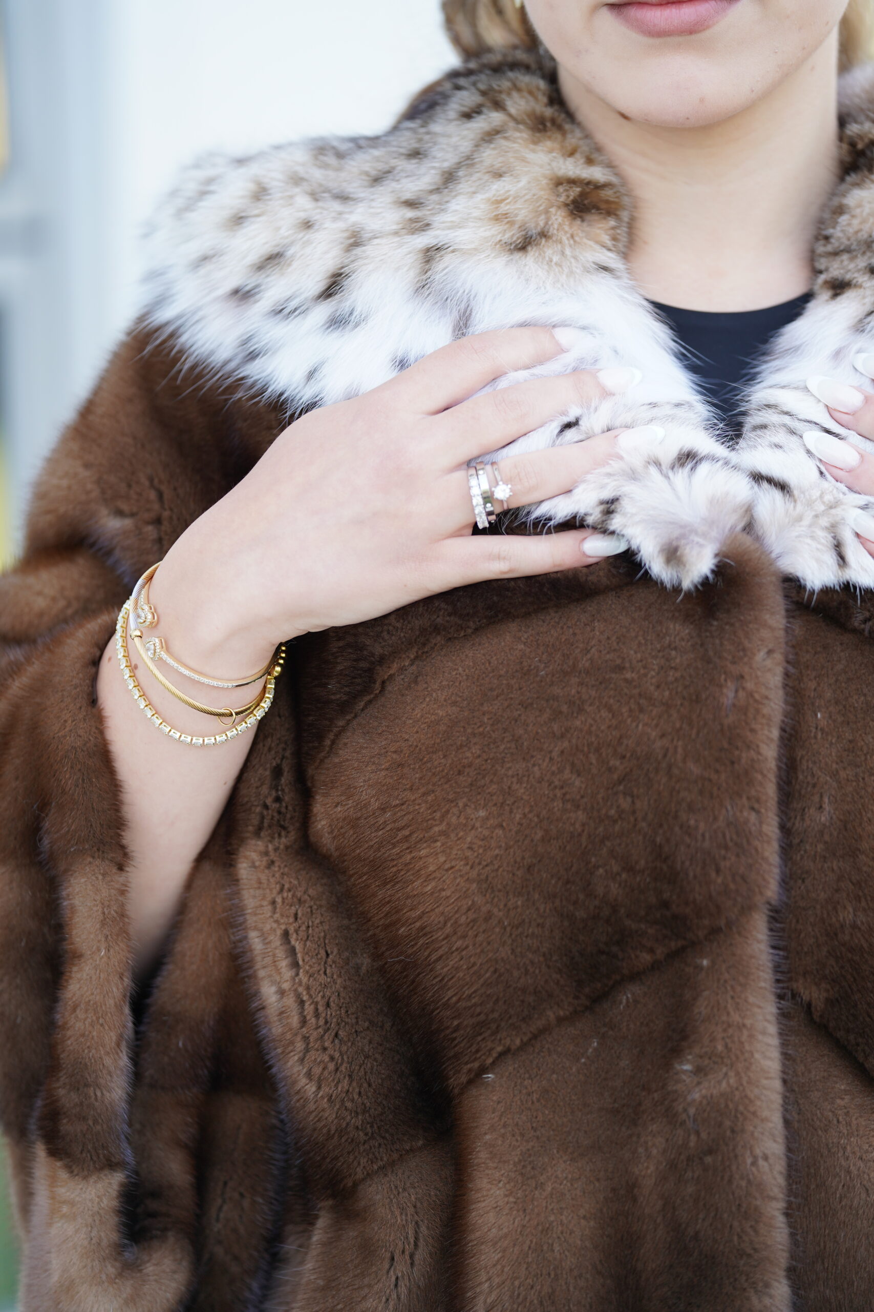Elevate Your Winter Wardrobe with Real Mink Fur Coat with Bobcat Fur, Women’s Elegant Outerwear - Image 8