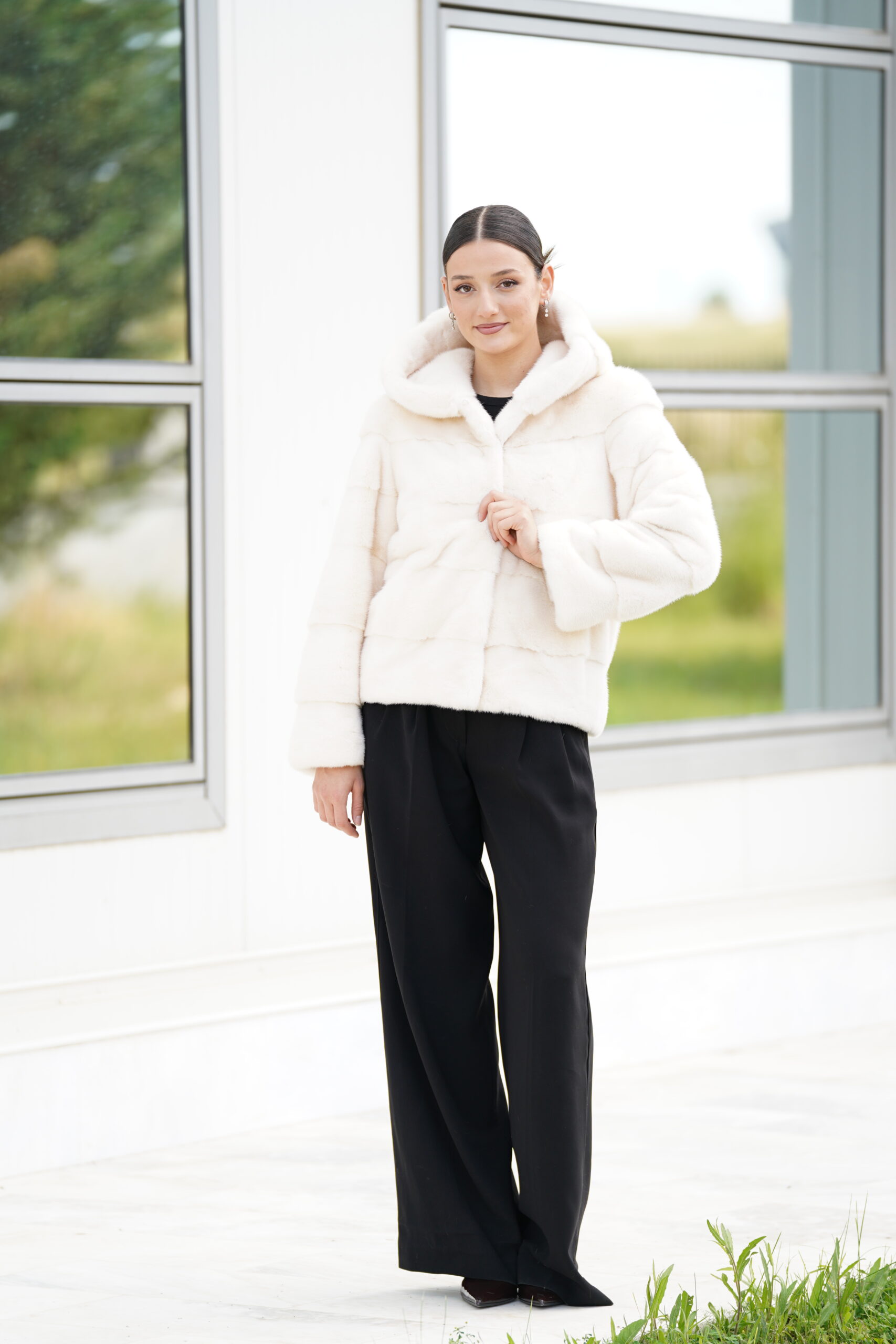 Elevate Your Winter Wardrobe with Real Pearl Mink Fur Coat, Women’s Elegant Outerwear