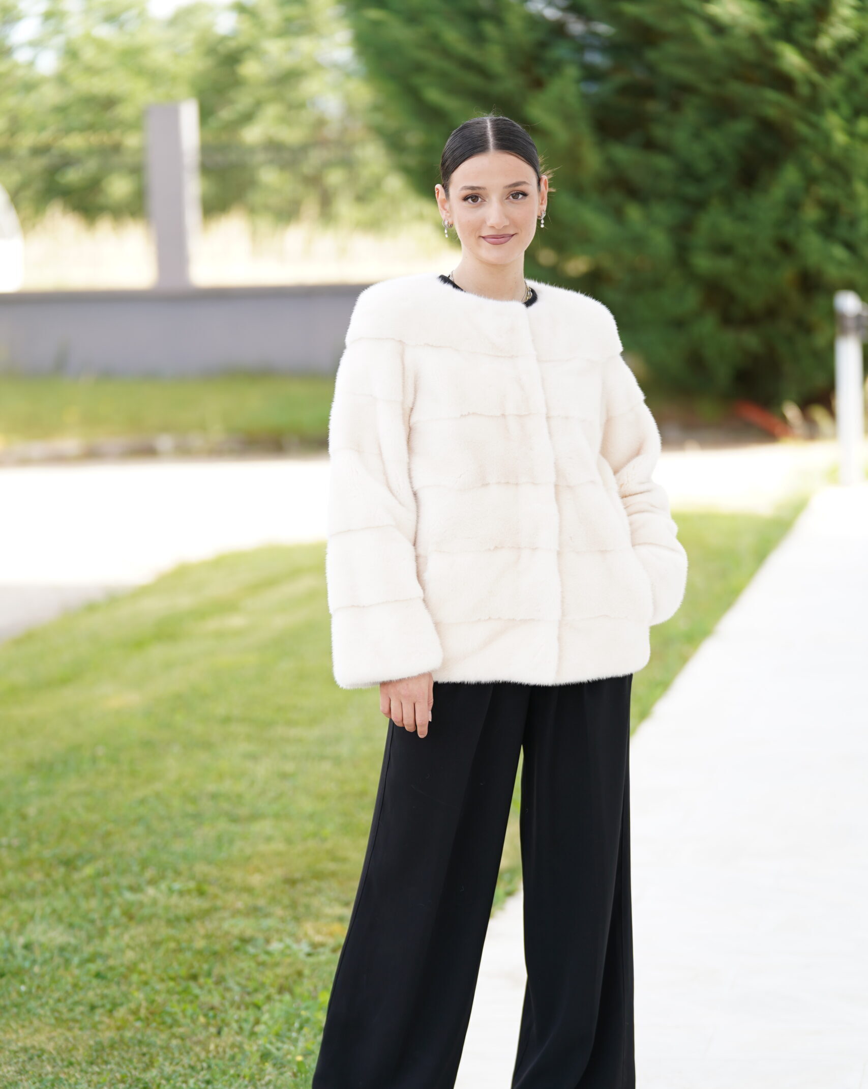 Elevate Your Winter Wardrobe with Real Pearl Mink Fur Coat, Women’s Elegant Outerwear