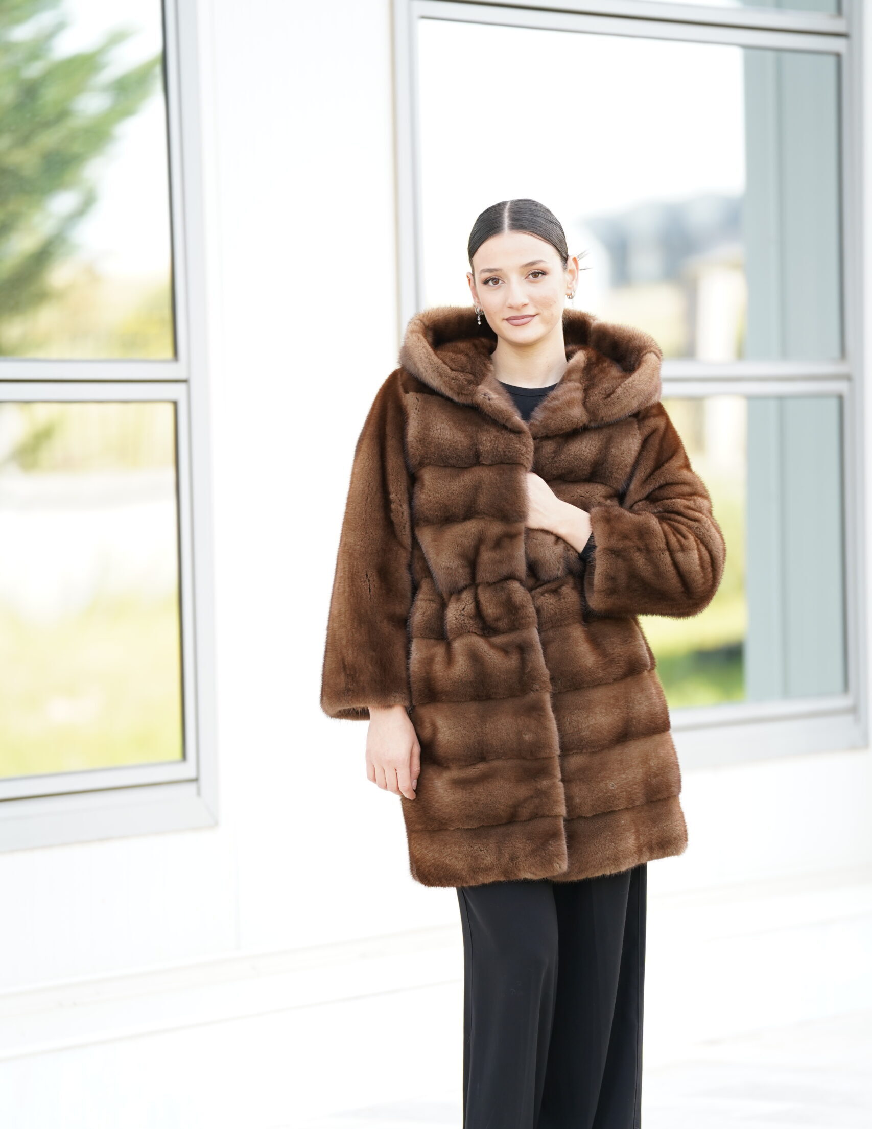Elevate Your Winter Wardrobe with Real Mink Fur Coat, Women’s Elegant Outerwear