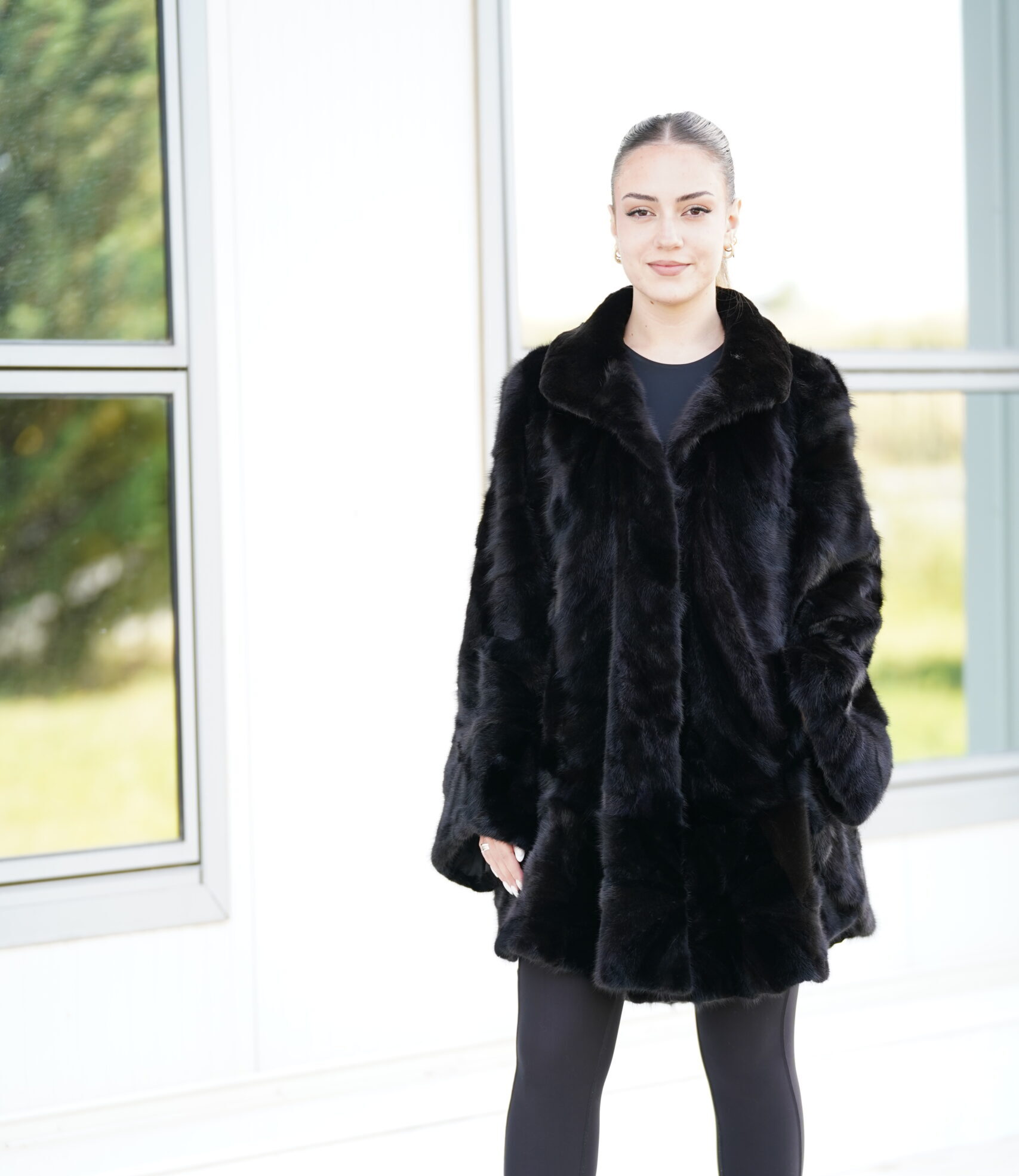 Elevate Your Winter Wardrobe with Real Mink Fur Coat, Women’s Elegant Outerwear