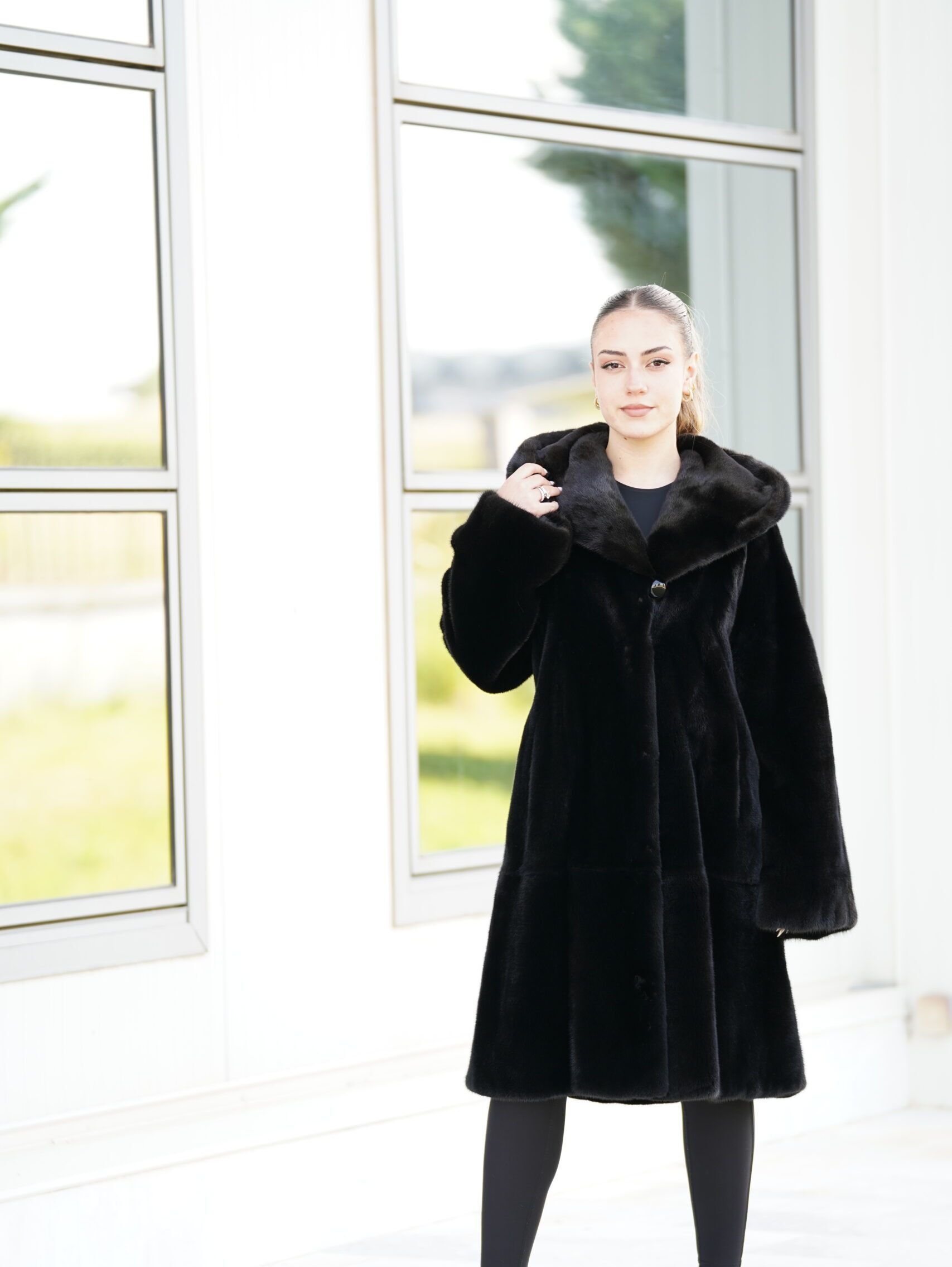 Elevate Your Winter Wardrobe with Real Mink Fur Coat, Women’s Elegant Outerwear